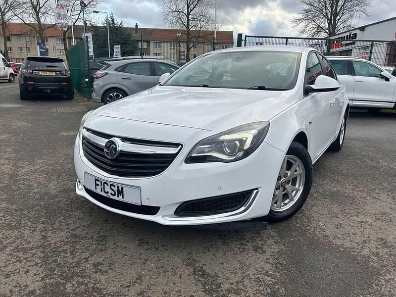 Used Vauxhall Insignia Design Edition 140 HP (102 kW) 2015 White Hatchback