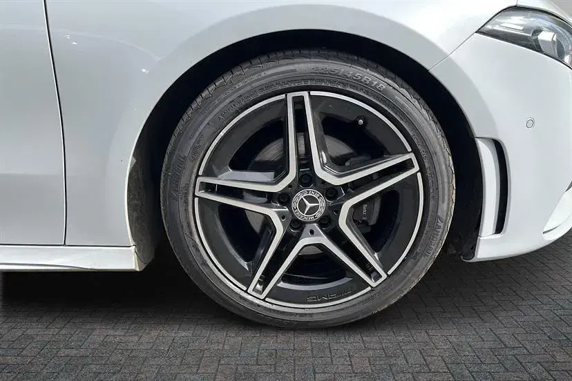 Używany Mercedes A200 Executive 163 KM (119 kW) 2023 Biały Hatchback