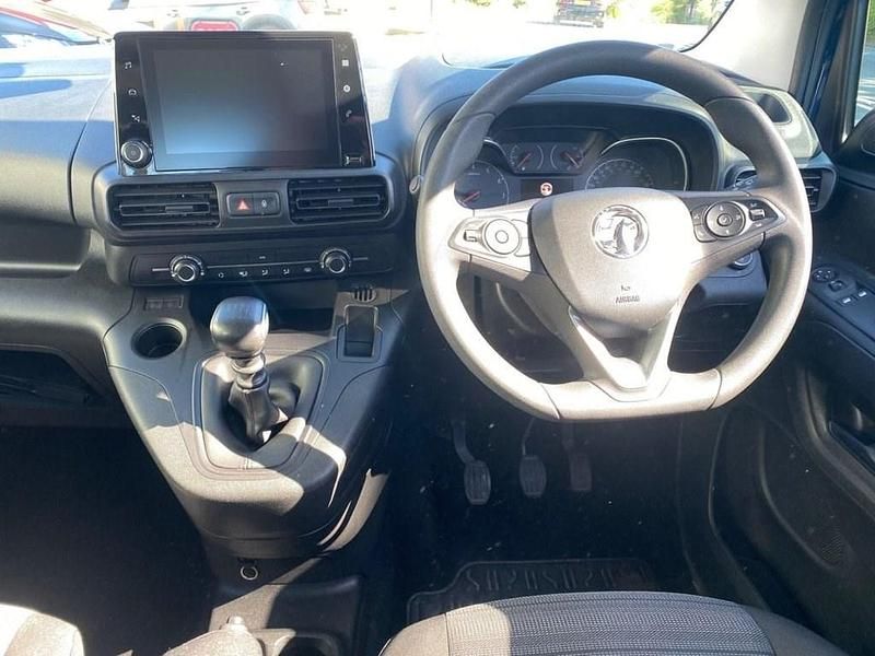 Second-hand Vauxhall Combo S 110 CP (80 kW) 2019 Albastru Monovolum