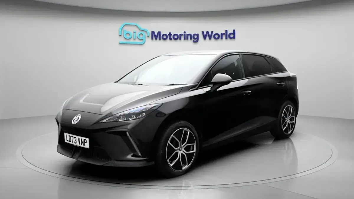 Begagnad MG MG4 EV Trophy 319 kW (435 HK) 2023 Svart Halvkombi