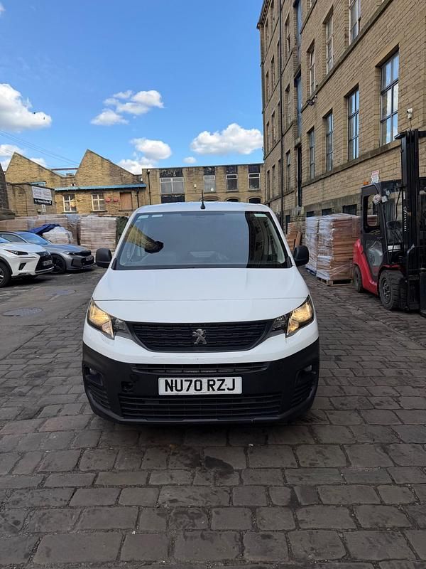 Used Peugeot Partner 131 HP (96 kW) 2020 White MPV