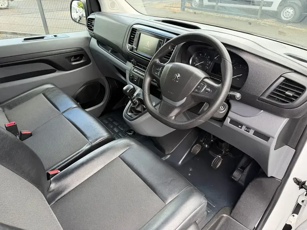 Used Peugeot Expert 100 HP (73 kW) 2021 White Van