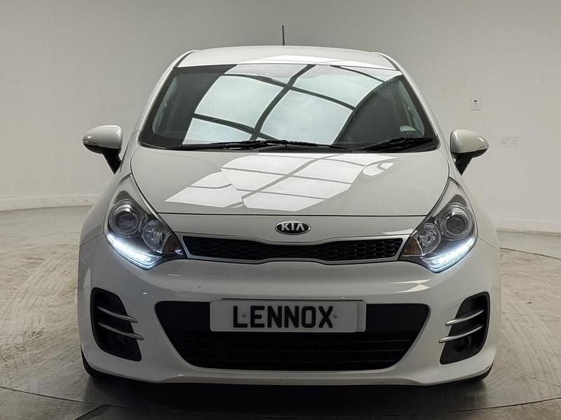 Used Kia Rio 107 HP (78 kW) 2016 White Hatchback