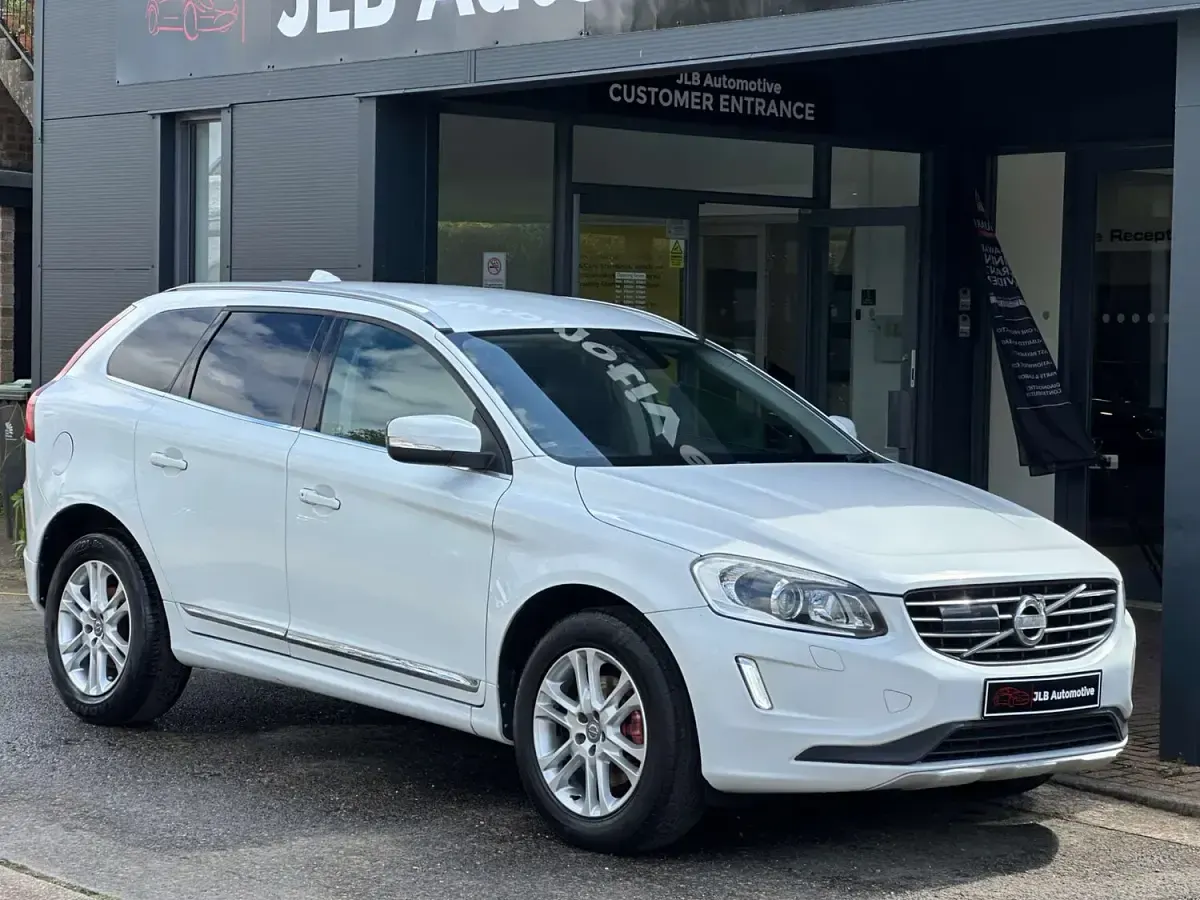 Used Volvo XC60 SE Lux 181 HP (133 kW) 2015 White SUV