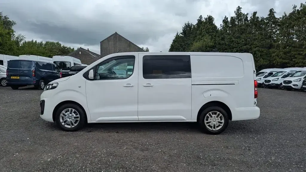 Used Vauxhall Vivaro Sportive 120 HP (88 kW) 2021 White MPV