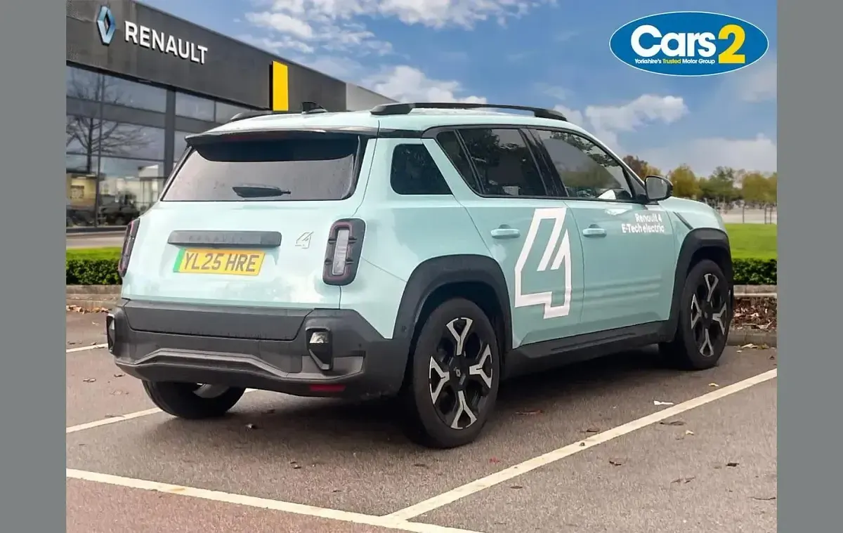Used Renault R4 Komfort 110 kW (150 HP) 2025 Green SUV
