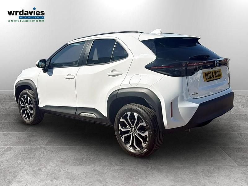 Second-hand Toyota Yaris Hybrid Design 2024 Alb Break