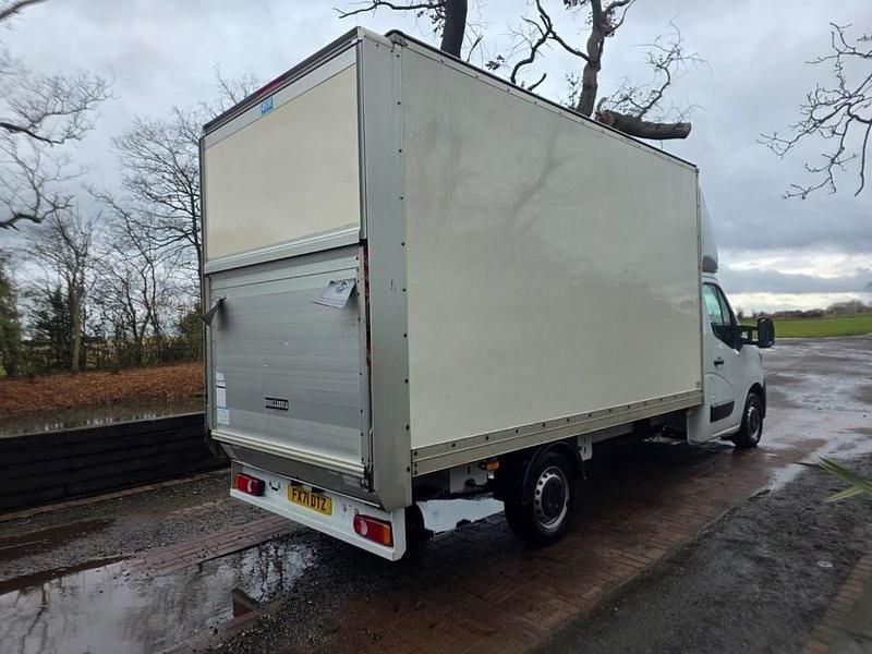 Used Renault Master Business 135 HP (99 kW) 2021 White MPV