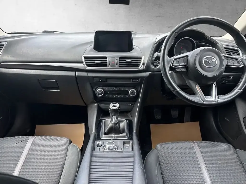 Used Mazda 3 Inclusive 150 HP (110 kW) 2017 White Hatchback