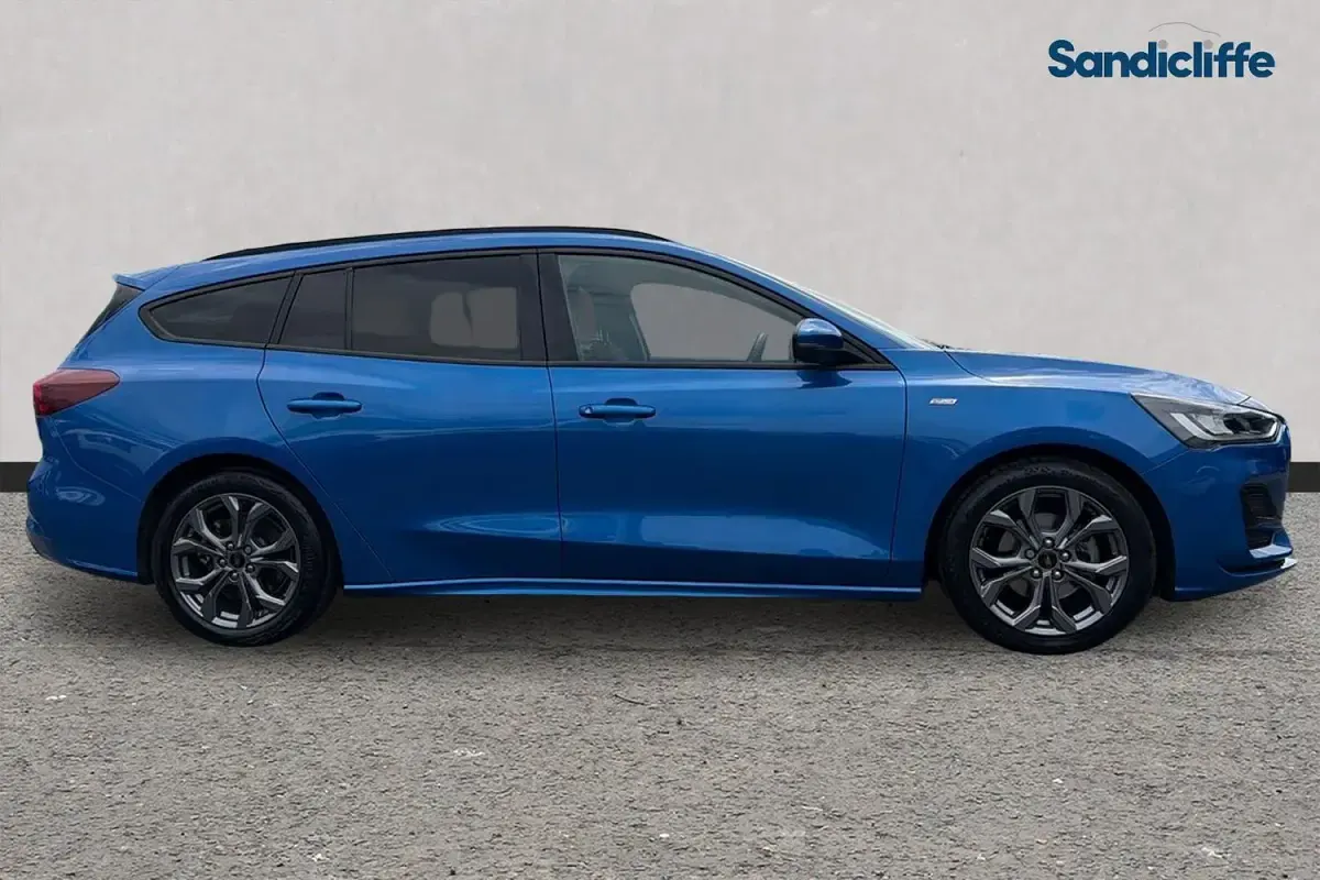 Used Ford Focus ST-Line 155 HP (114 kW) 2024 Blue Estate