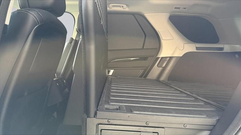 Usado Land Rover Discovery 5 SE 2024 Negro SUV