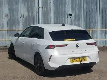 Used Vauxhall Astra 130 HP (95 kW) 2023 White Hatchback