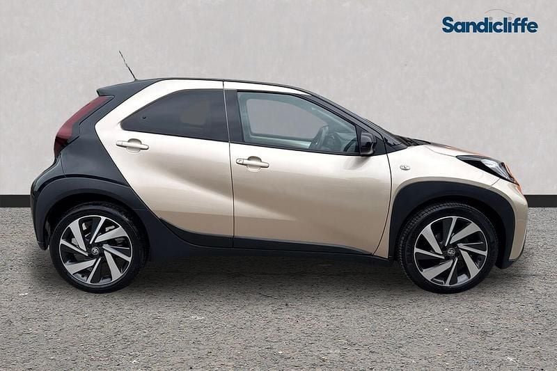 Used Toyota Aygo X 72 HP (52 kW) 2022 Beige SUV