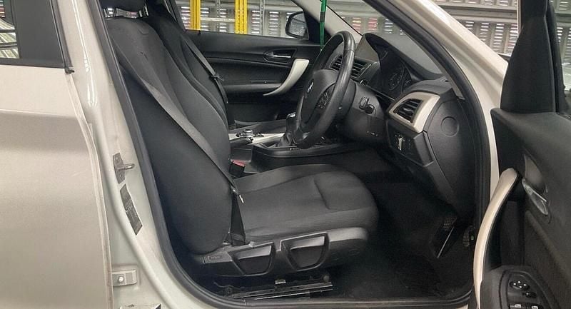 Used BMW 118 Comfort Edition 2015 White Hatchback