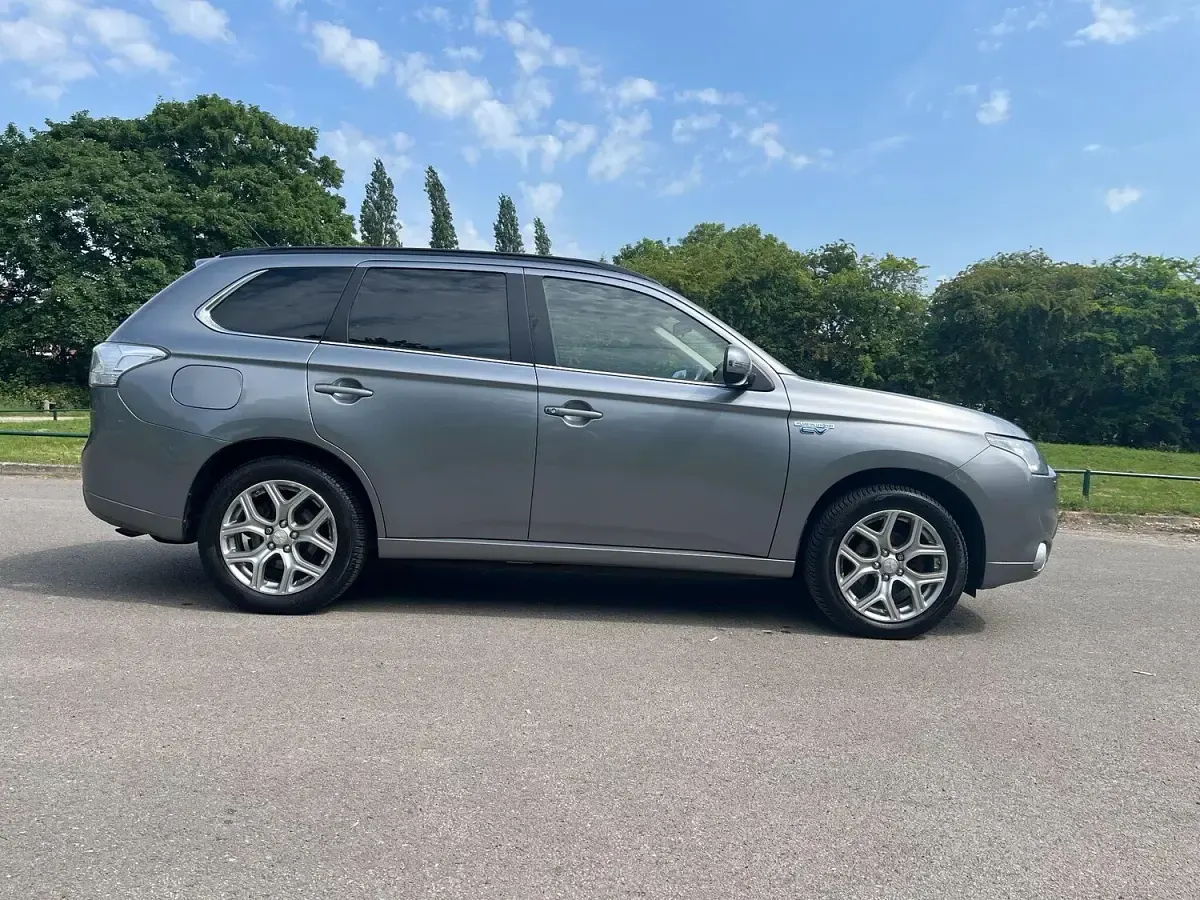 Used Mitsubishi Outlander P-HEV 2014 Grey SUV