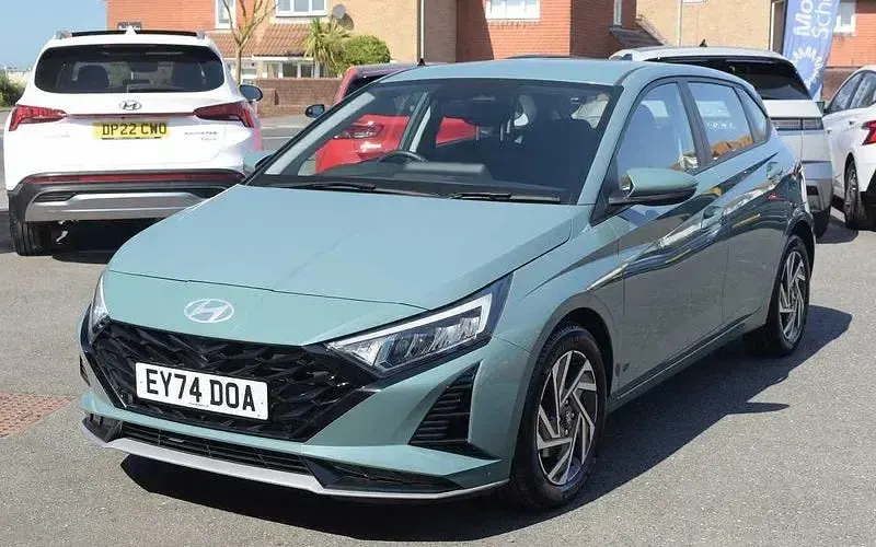 Used Hyundai i20 Advanced 101 HP (74 kW) 2024 Green Hatchback
