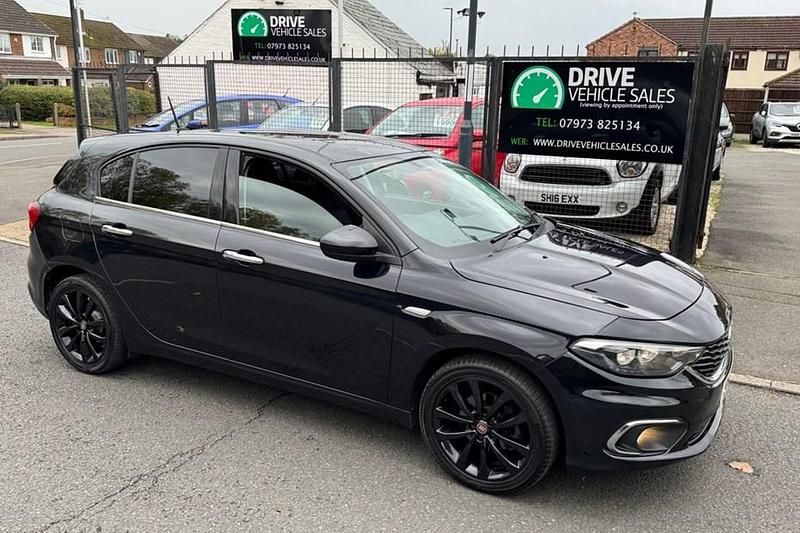 Black Used 2017 Fiat Tipo Lounge Hatchback | £5,499 (Fair price) - Image 1/1