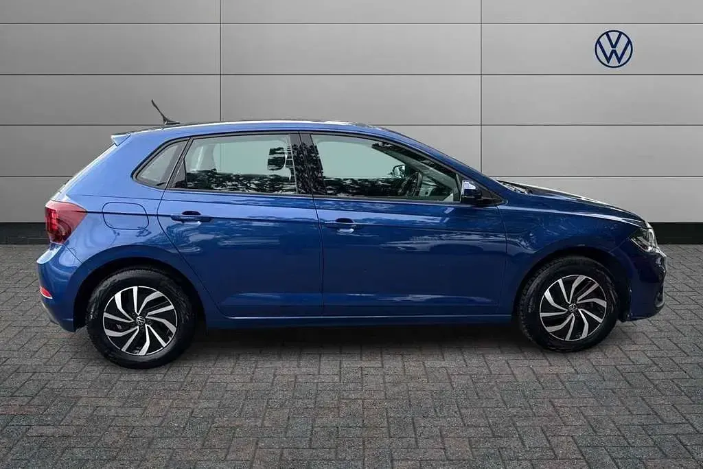 Used VW Polo Life 95 HP (69 kW) 2024 Blue Hatchback
