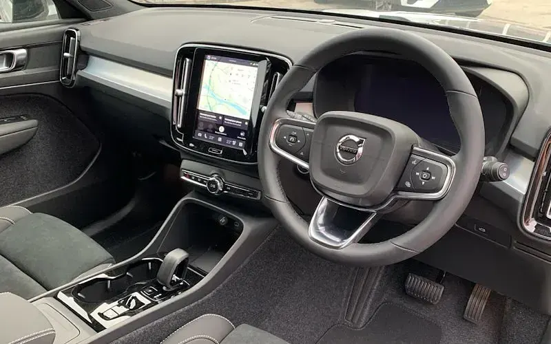 New Volvo XC40 Plus 163 HP (119 kW) 2026 Silver SUV
