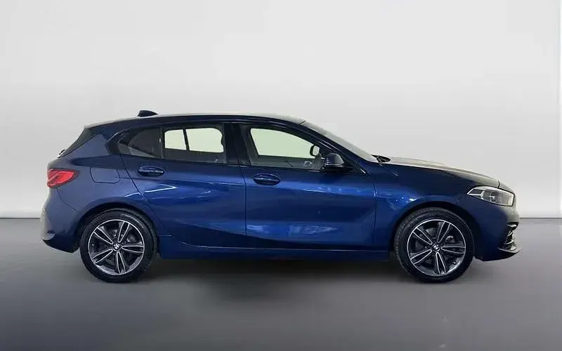 Used BMW 118 Sport Line 136 HP (100 kW) 2023 Blue Hatchback