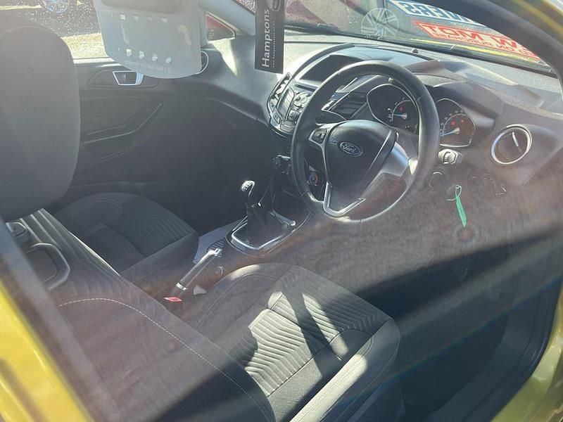 Used Ford Fiesta Zetec 82 HP (60 kW) 2015 Yellow Hatchback