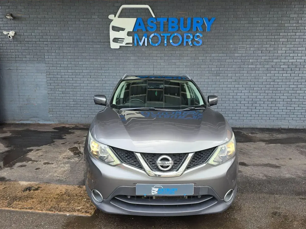 Usado Nissan Qashqai N-TEC 115 HP (84 kW) 2015 Cinzento SUV