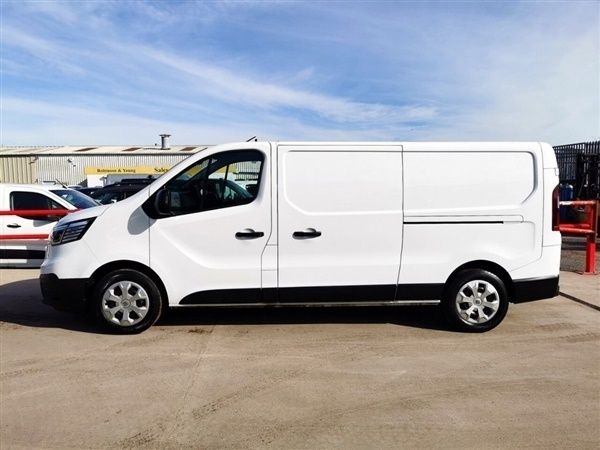 White Used 2022 Renault Trafic Business Van | £18,594 (Expensive) - Image 1/1
