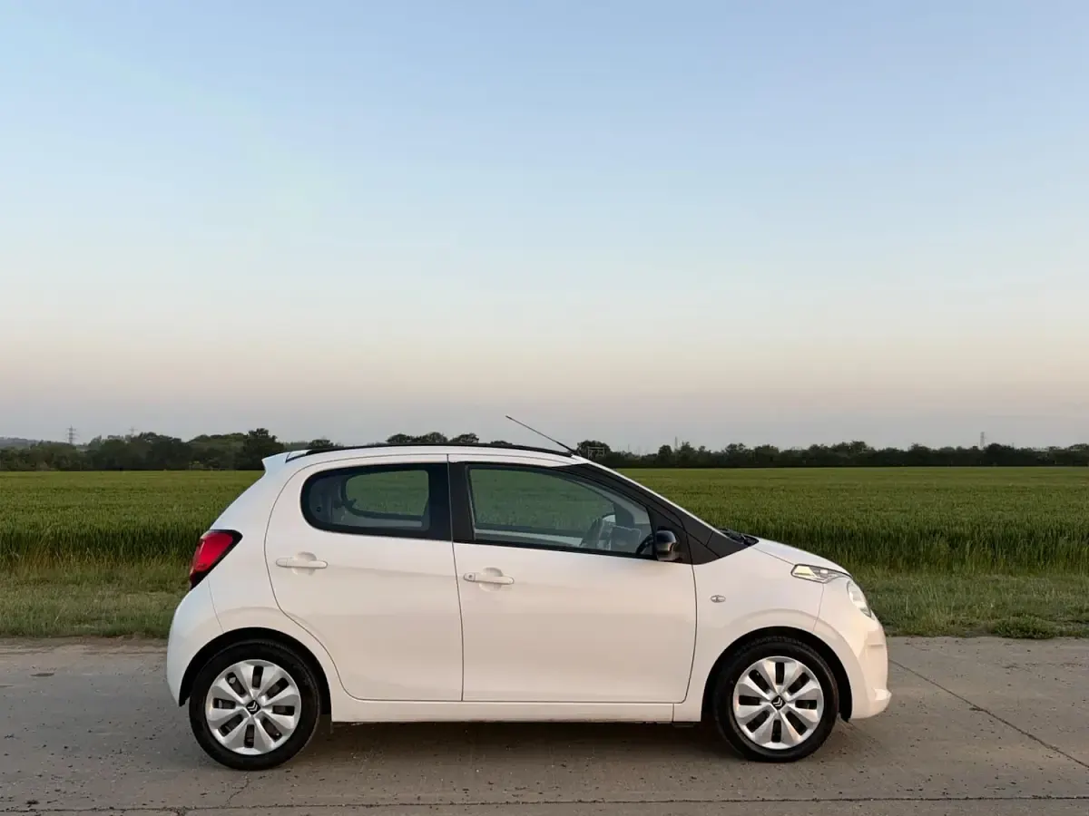 Used Citroën C1 Feel 68 HP (50 kW) 2018 White Hatchback