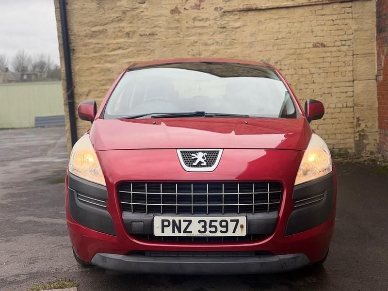 Used Peugeot 3008 Active 112 HP (82 kW) 2011 Red Estate