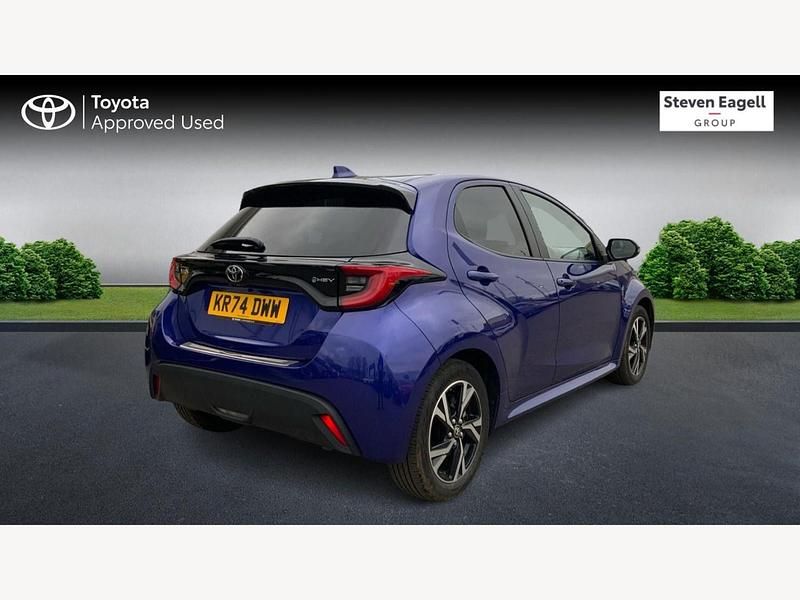 Used Toyota Yaris Hybrid Design 116 HP (85 kW) 2024 Blue Hatchback