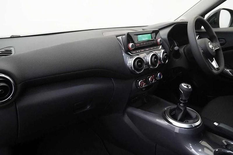 Used Nissan Juke Visia 112 HP (82 kW) 2023 Red SUV