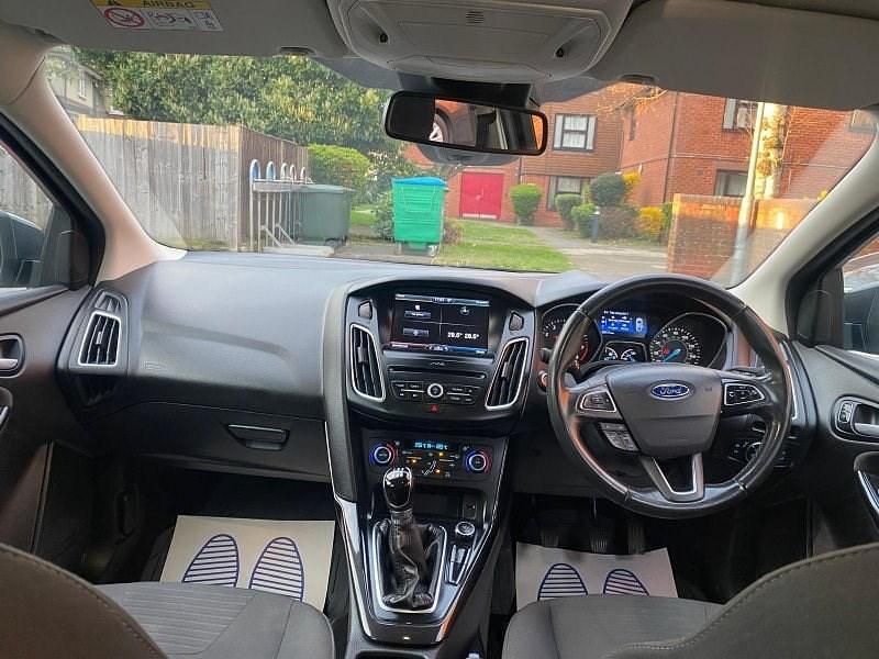 Used Ford Focus Titanium 100 HP (73 kW) 2016 Grey Hatchback