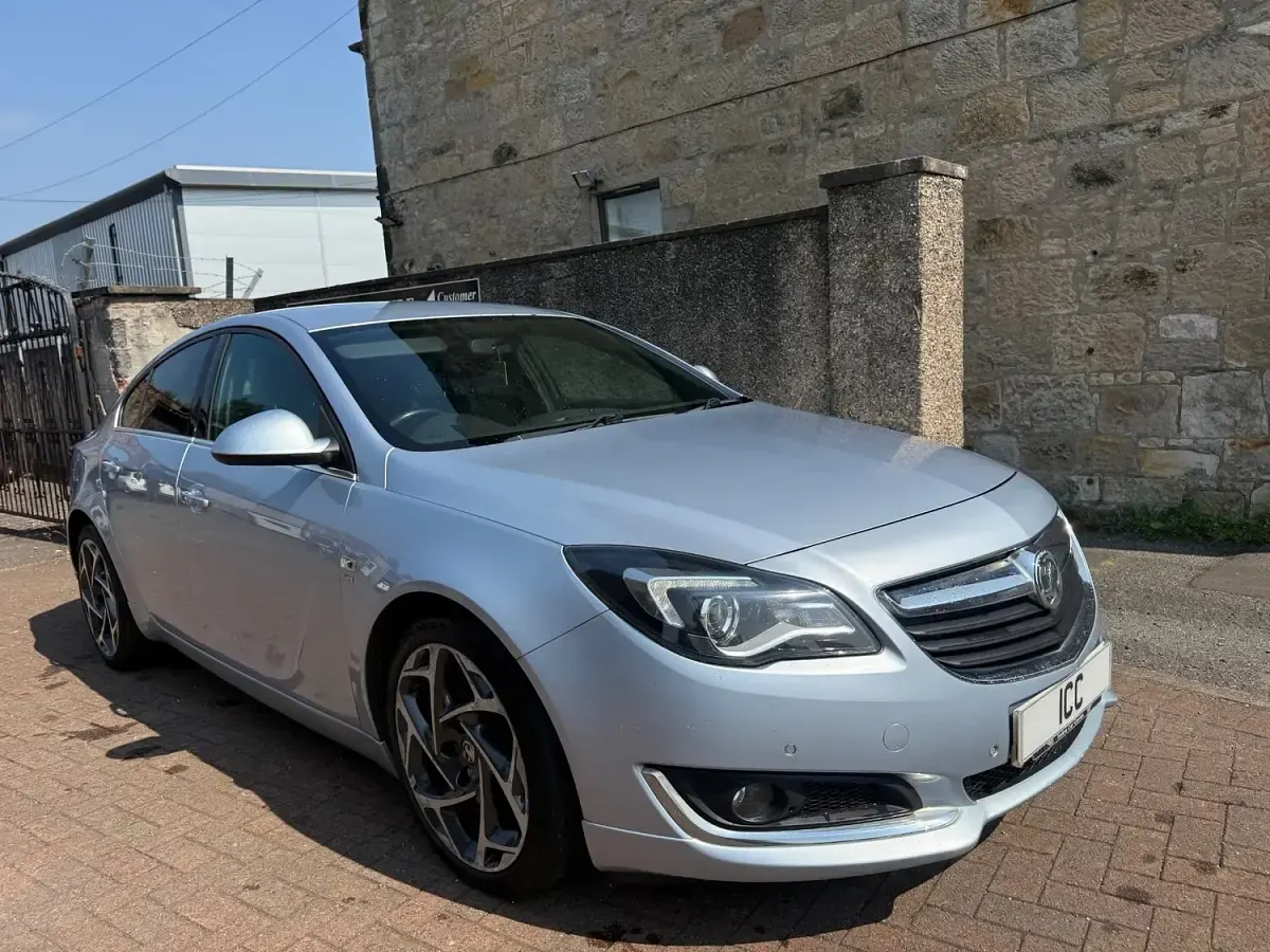 Used Vauxhall Insignia SRi 140 HP (102 kW) 2015 Silver Hatchback