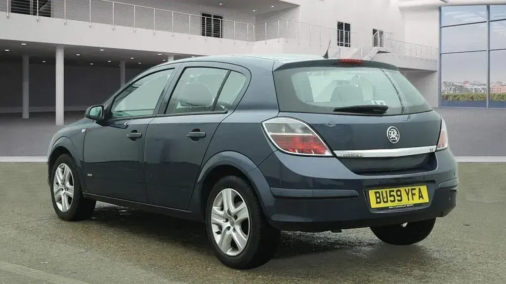 Used Vauxhall Astra Club 138 HP (101 kW) 2009 Blue Hatchback