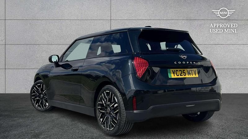Usado Mini Cooper SE Hatch 158 kW (215 CV) 2025 Negro Utilitario
