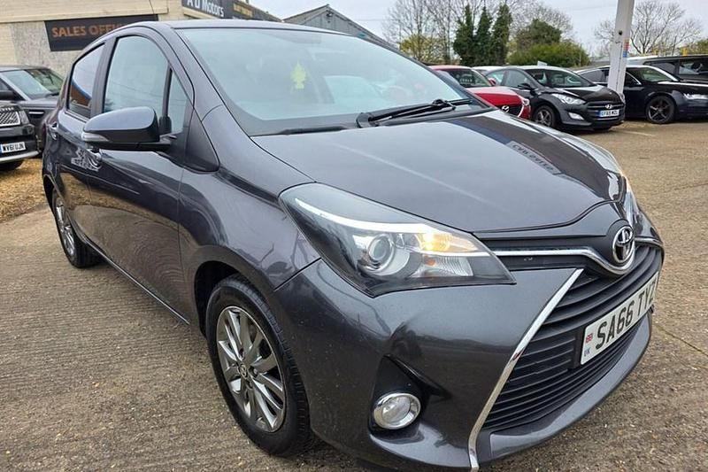 Usado Toyota Yaris 99 HP (72 kW) 2016