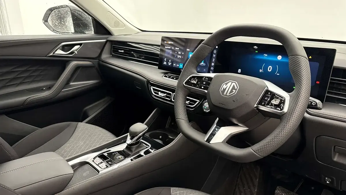 New MG HS SE 224 HP (164 kW) 2025 Metallic  white pearl SUV