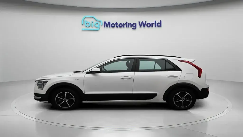 Gebraucht Kia Niro 139 PS (102 kW) 2023 Weiß SUV