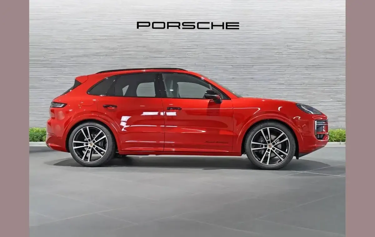 Used Porsche Cayenne Black Edition 348 HP (255 kW) 2026 Red SUV