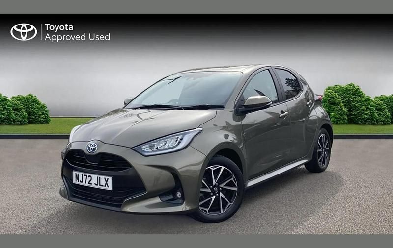 Used Toyota Yaris Hybrid Design 116 HP (85 kW) 2022 Titan bronze Hatchback