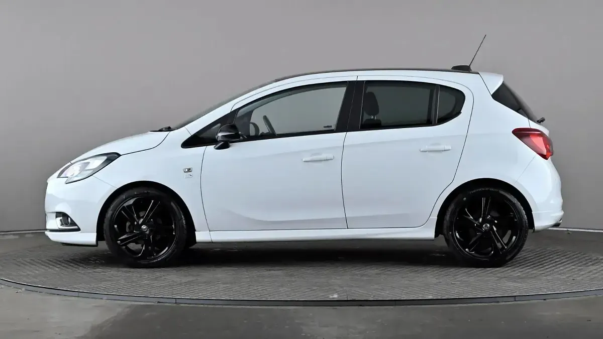 Used Vauxhall Corsa Edition 90 HP (66 kW) 2016 White Hatchback