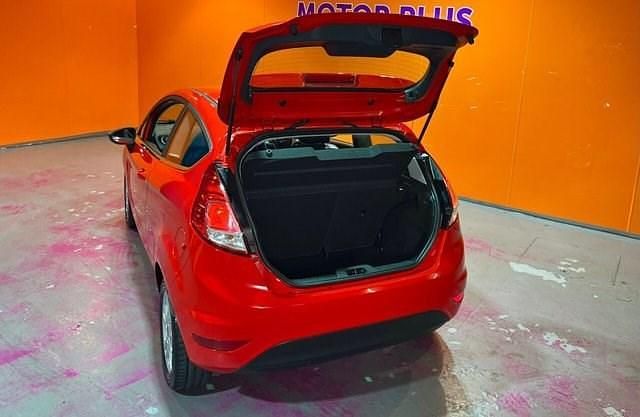 Used Ford Fiesta Zetec 100 HP (73 kW) 2015 Red Hatchback