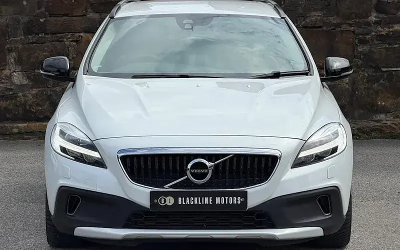 Used Volvo V40 Pro 120 HP (88 kW) 2018 Hatchback