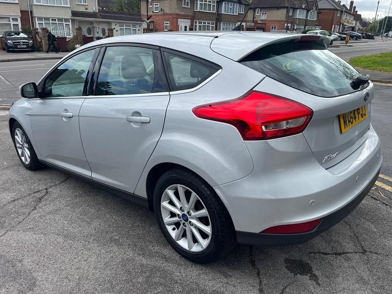Used Ford Focus Titanium 125 HP (91 kW) 2015 Silver Hatchback