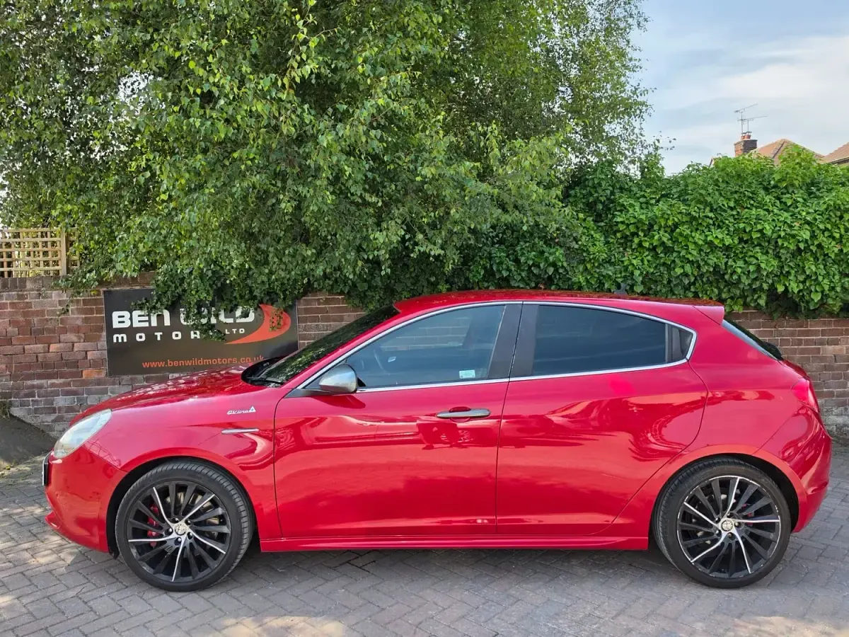 Used Alfa Romeo Giulietta Quadrifoglio Verde 2015 Red Hatchback