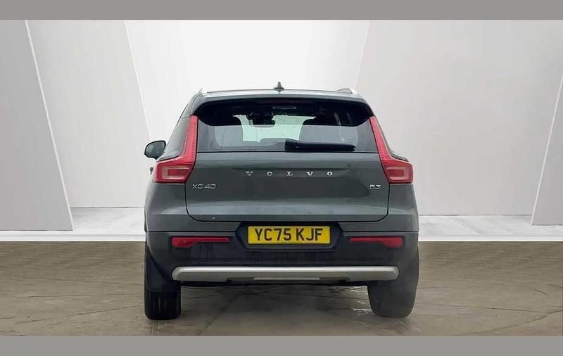 New Volvo XC40 Core 161 HP (118 kW) 2025 Green SUV