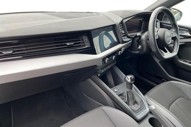 Usado Audi A1 Black Edition 110 CV (80 kW) 2022 Blanco SUV