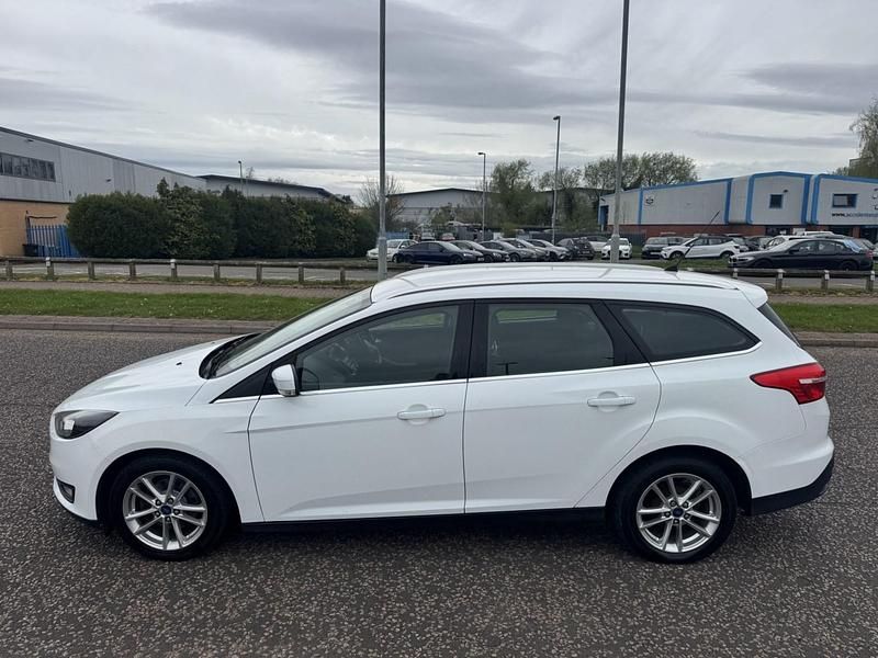 Usado Ford Focus Zetec 120 HP (88 kW) 2016 Branco Carrinha
