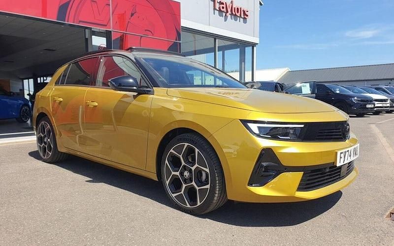 Second-hand Vauxhall Astra Ultimate 131 CP (96 kW) 2024 Galben Hatchback