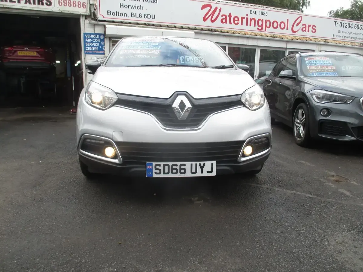 Used Renault Captur Dynamique 90 HP (66 kW) 2016 Silver/black SUV